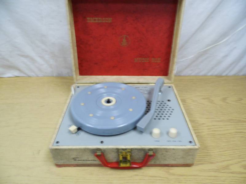 lot 23 image: Emerson Record Player