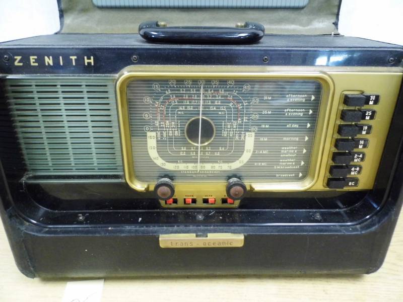 lot 25 image: Zenith Trans Oceanic Radio