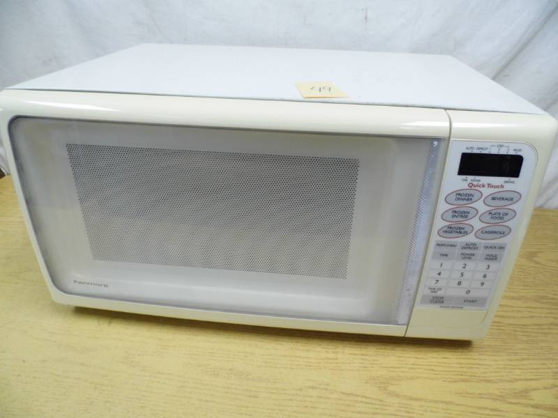 lot 49 image: Quick Touch Microwave