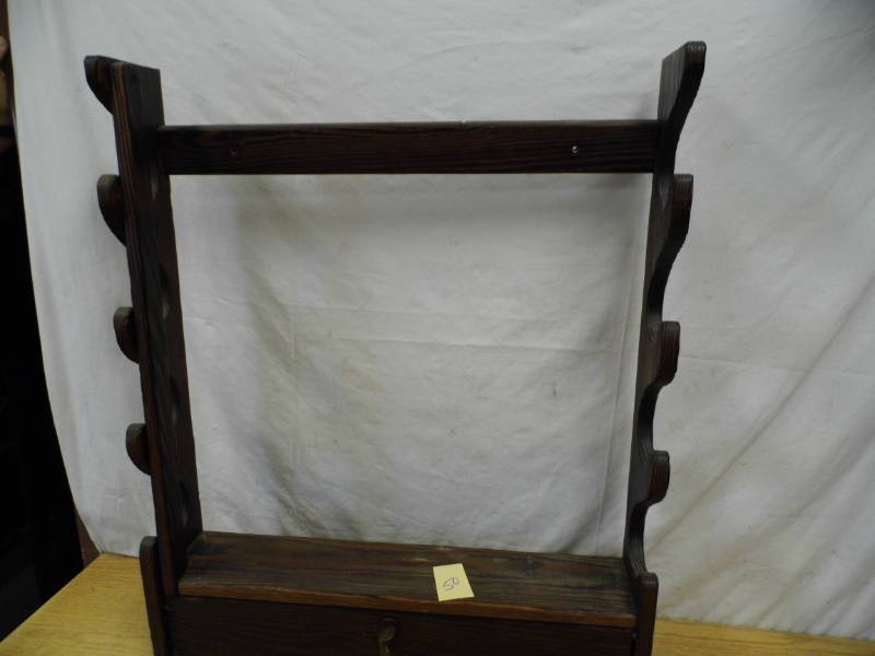 lot 50 image: Gun Rack