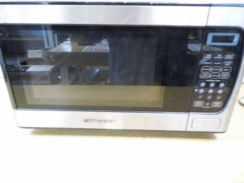 lot 61 image: Emerson Microwave
