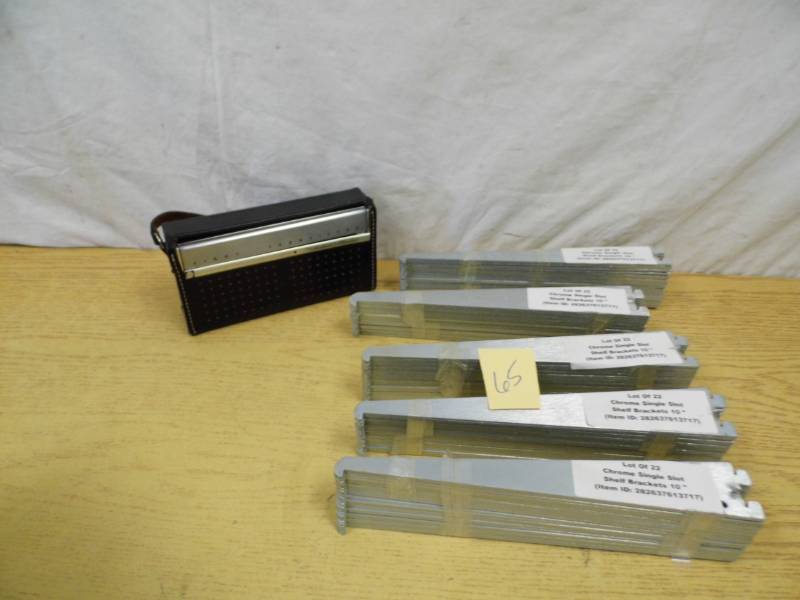 lot 65 image: Shelf Brackets - Radio