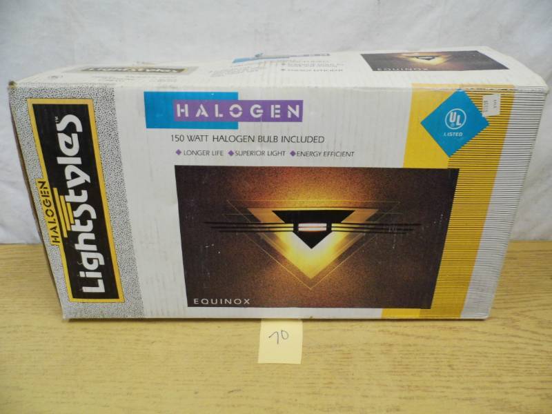 lot 70 image: Halogen Light Fixture
