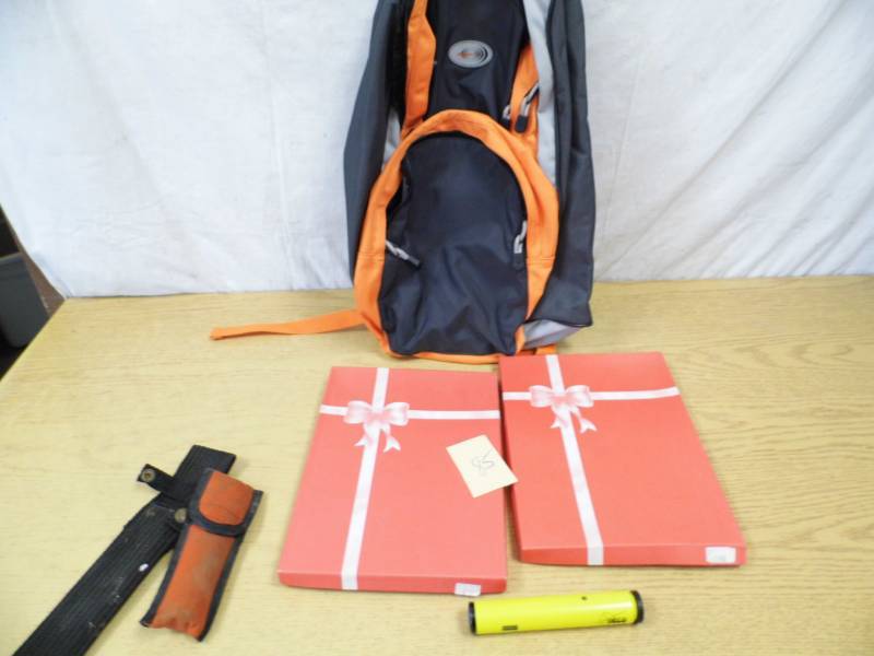 lot 85 image: Ducks Unlimited Cards - Laser Level - Bags