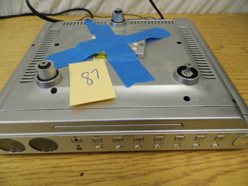 lot 87 image: Under Cabinet CDRadio