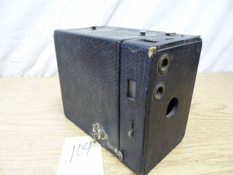 lot 104 image: Brownie Special Camera