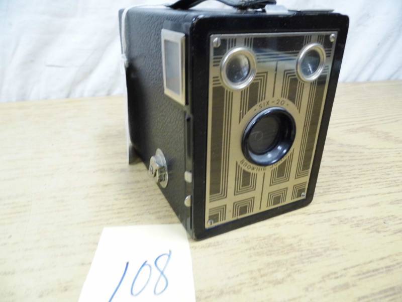 lot 108 image: Brownie Jr Six-20 Camera