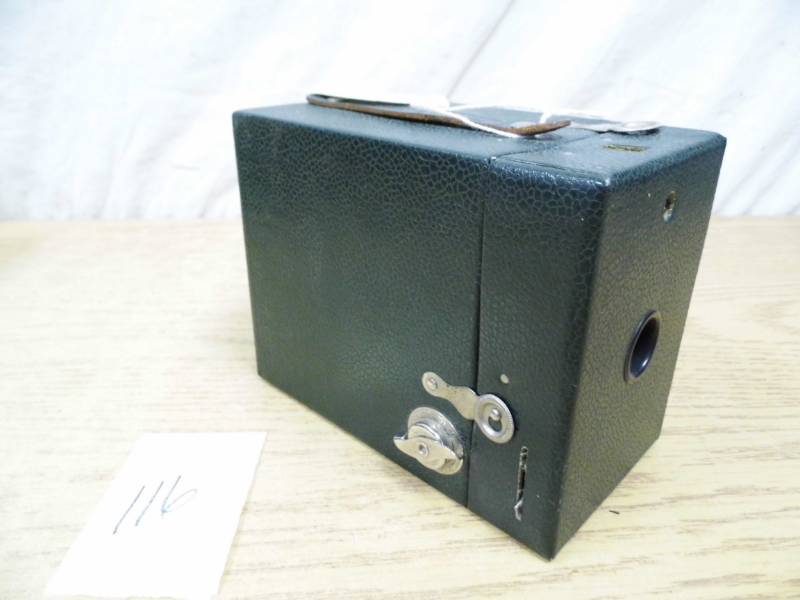 lot 116 image: Rainbow Brownie Hawkeye Dark Green Camera