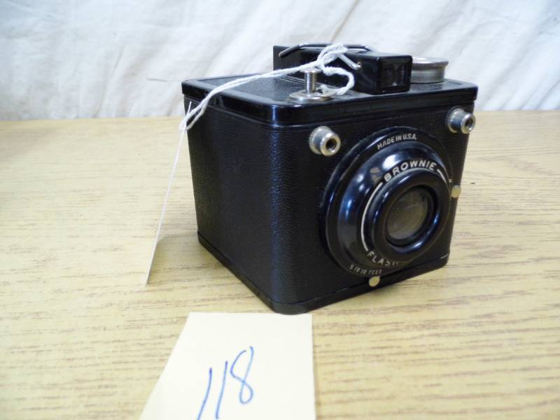 lot 118 image: Brownie Flas Six-20 Camera