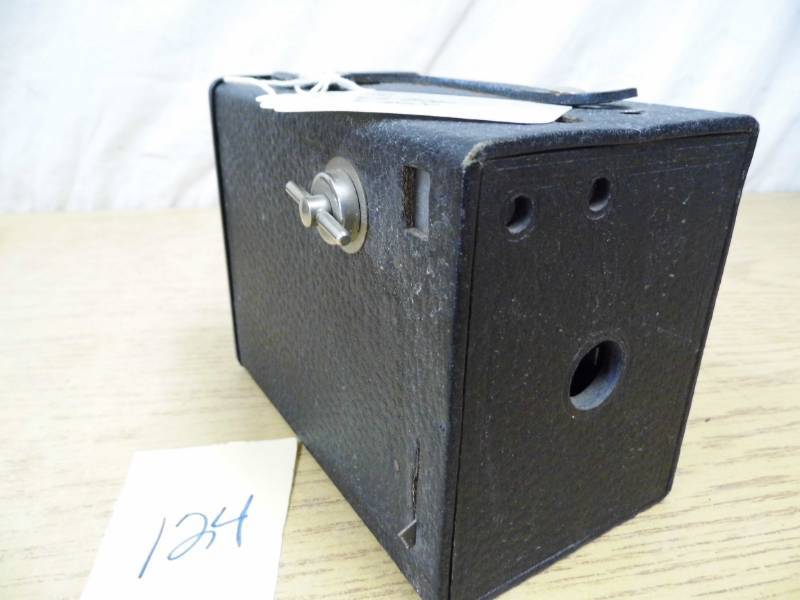 lot 124 image: No. 2 Bingo An-Ansco Camera