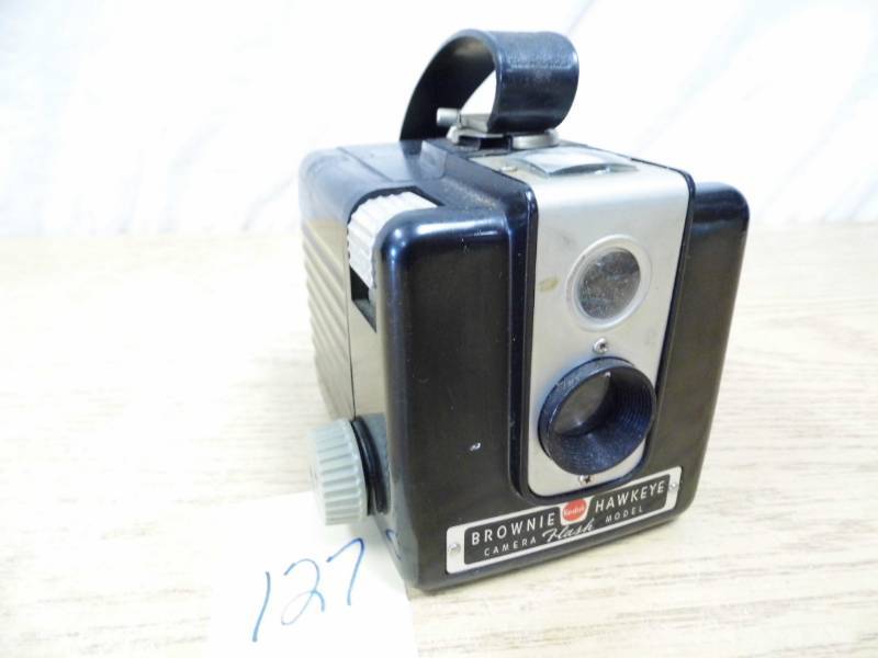 lot 127 image: Brownie Hawkeye Camera