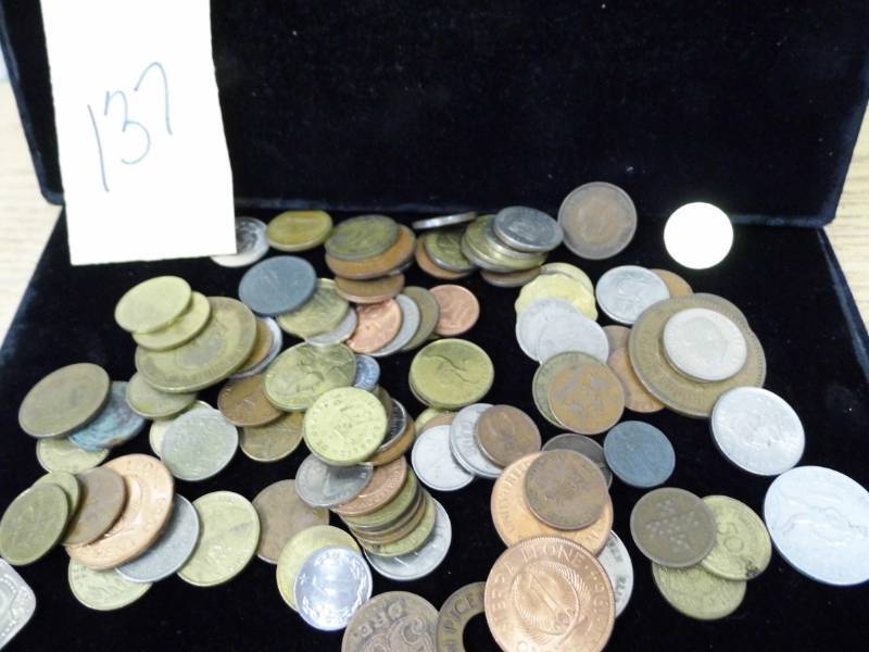 lot 137 image: 100 Assorted Foreign Coins