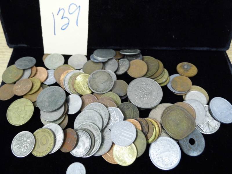 lot 139 image: 100 Assorted Foreign Coins