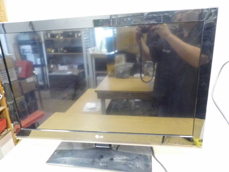 lot 148 image: LG TV
