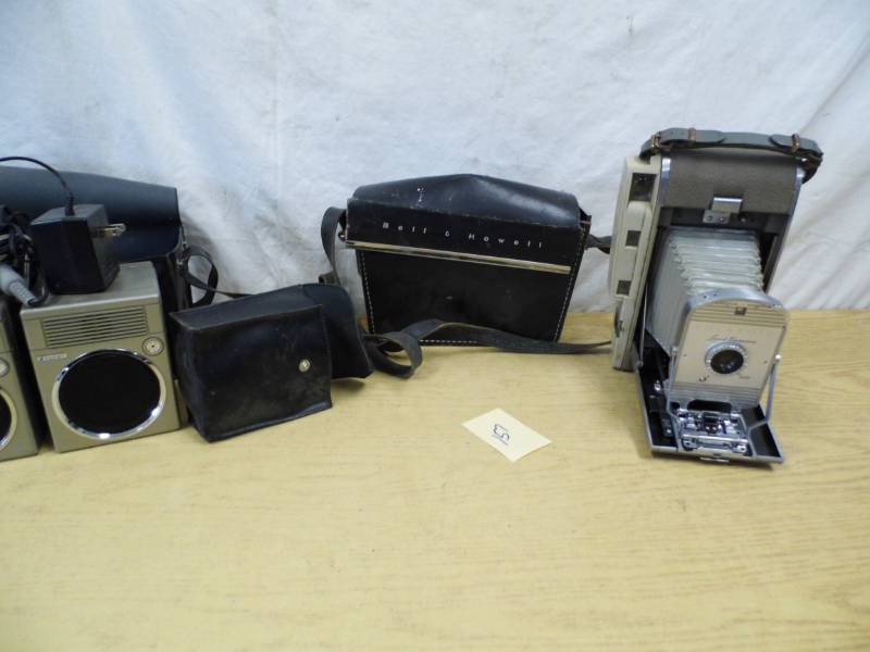 lot 157 image: Polaroid Land Camera - Speakers