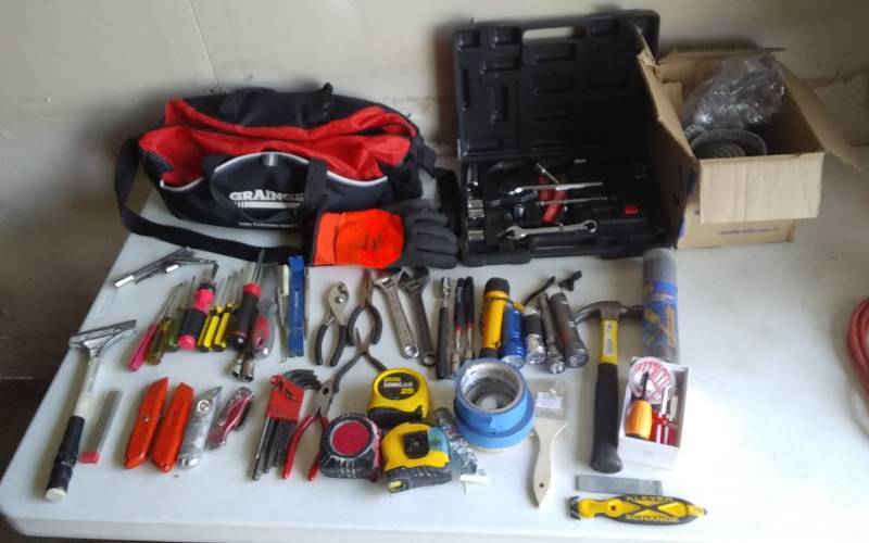 lot 8 image: Lot Of Assorted Hand Tools