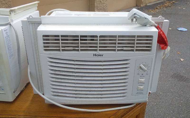 lot 14 image: Haier Air Conditioner 5000 BTU (Works)