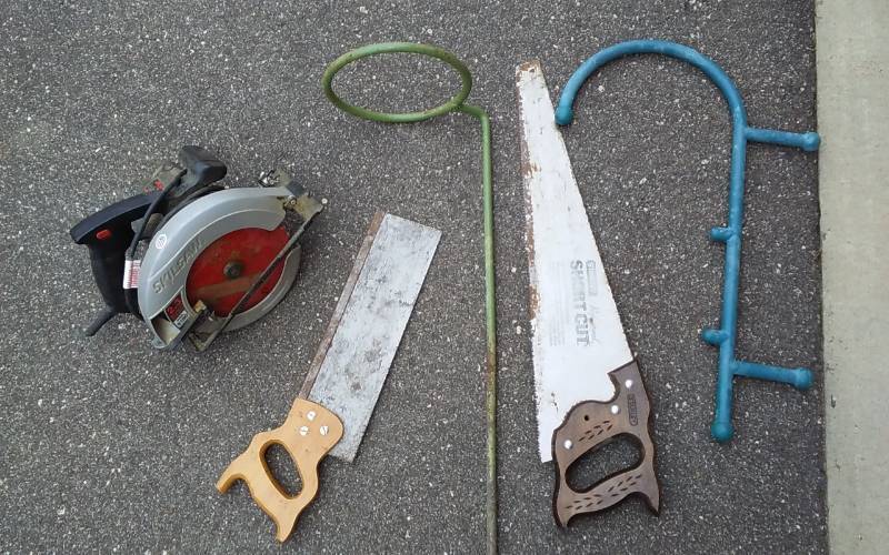 lot 46 image: Skil Saw 2.3 HP Model 5150, 2-Hand Saws, Plant Pot Rack, Back Ache PullerMassage Tool