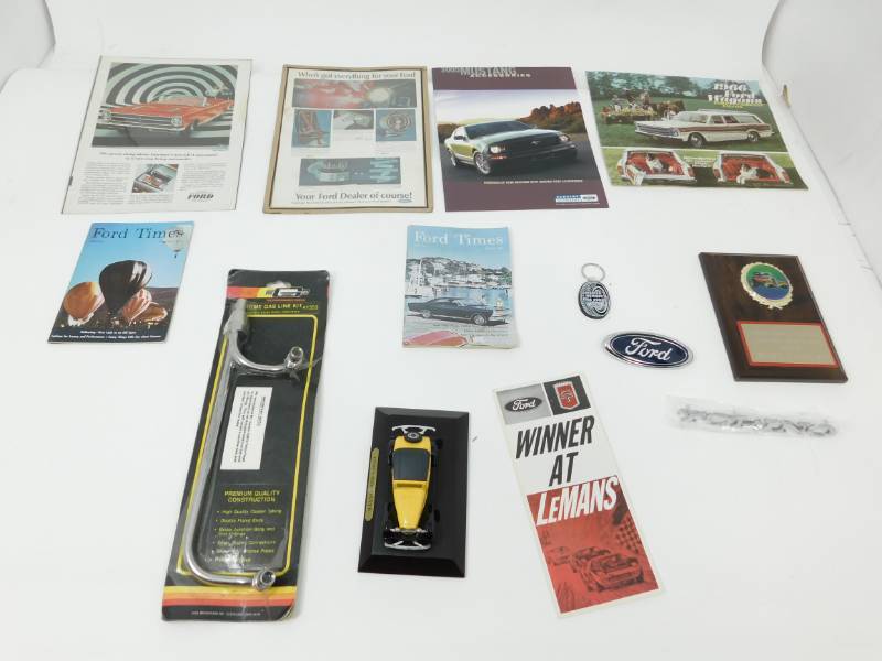 lot 9 image: Ford Items