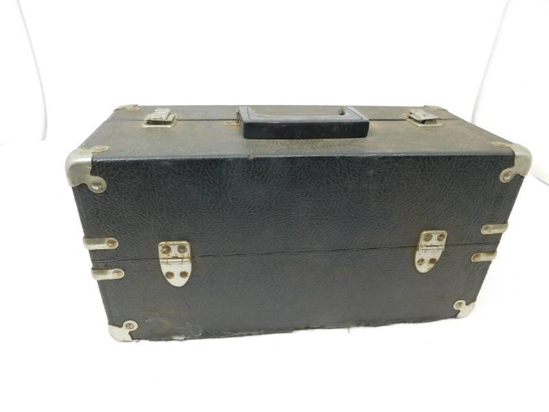 lot 28 image: AntiqueVintage Knickerbocker Case Co. Trunk