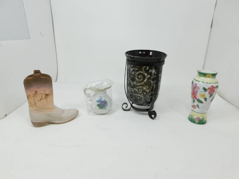 lot 34 image: Four Collectible Vases