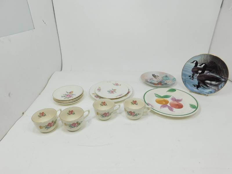 lot 35 image: Collectors Plates & Old China