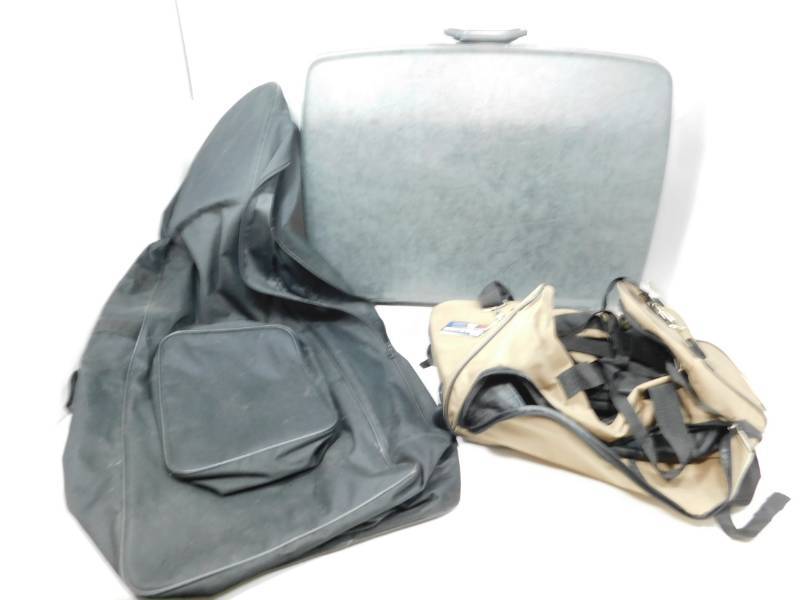 lot 39 image: Traveling Luggage Items