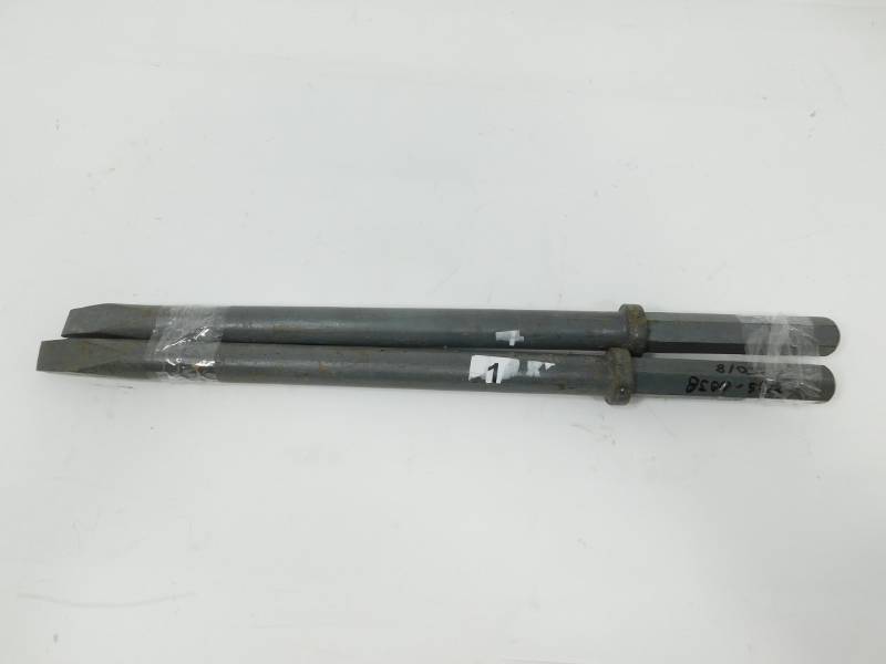 lot 51 image: Two 18 Hi-Duty 1 Narrow Chisels