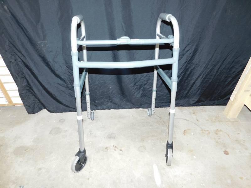 lot 57 image: INVACARE Walker