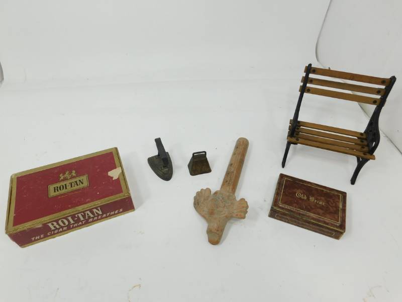 lot 60 image: Vintage Collectors Items