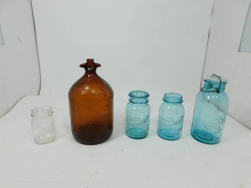 lot 79 image: Antique Glass Items