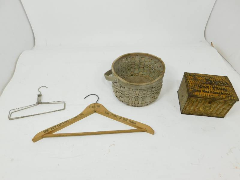 lot 85 image: Vintage Items