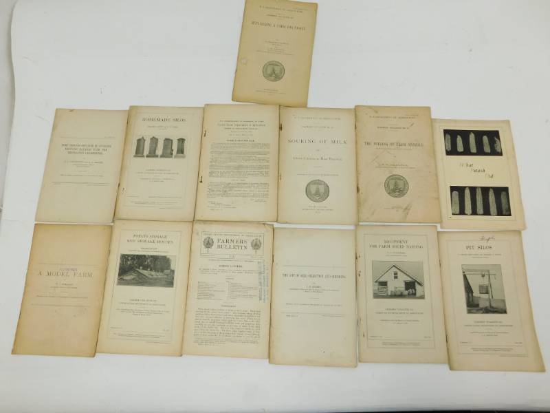 lot 90 image: Twelve  Vintage Paper Books Of Various Information