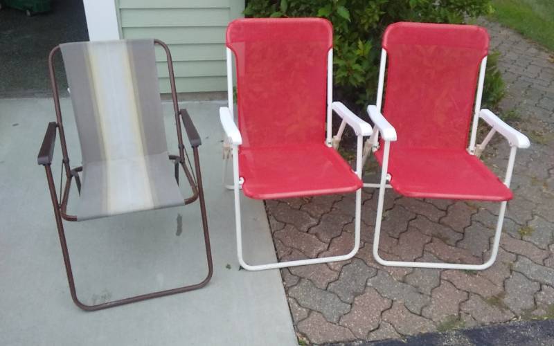 lot 59 image: 3-Folding Lawn Chairs