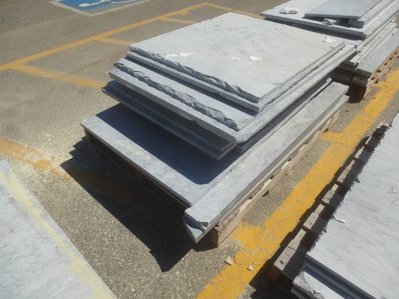 lot 3 image: Vintage Marble