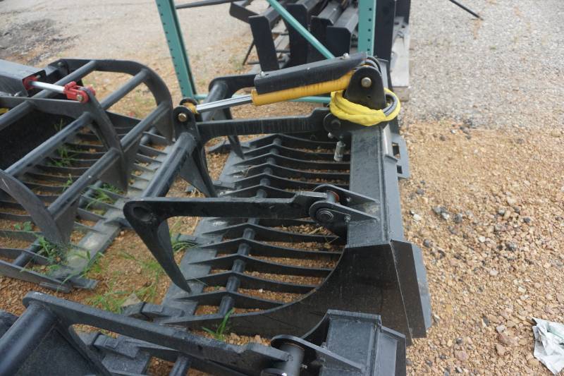 Universal Mount Bobcat Skid Loader Skid Steer 48 Rock Grapple Bucket