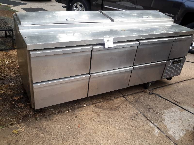 lot 1 image: Continental Refrigerated Make Up Table.