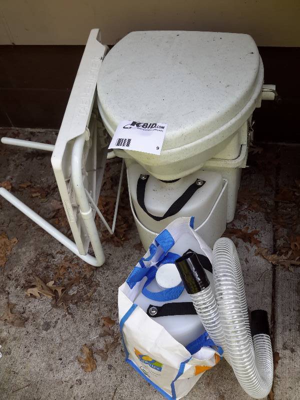 lot 9 image: Portable Toilet.