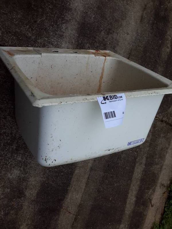lot 54 image: Utilitub..