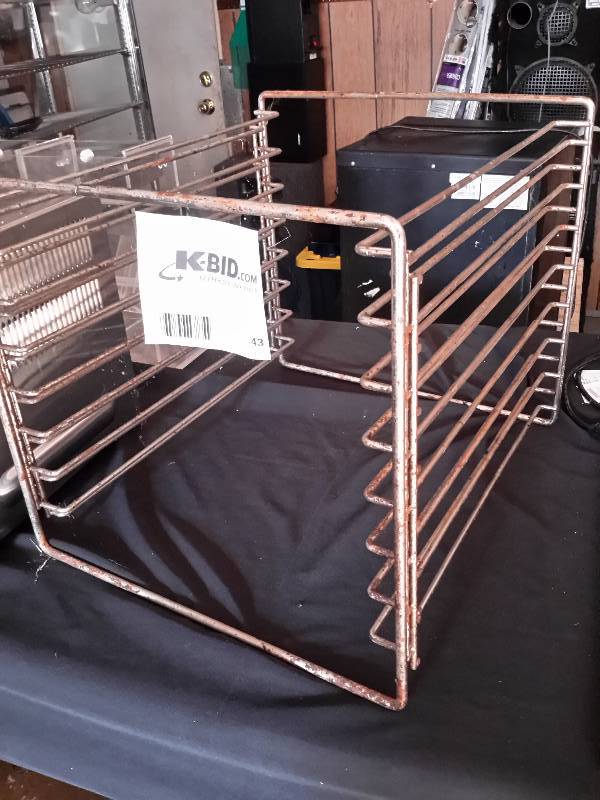 lot 43 image: 8 shelf, table top pan rack