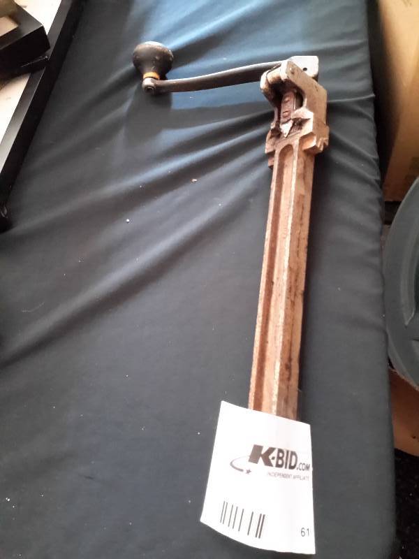 lot 61 image: Heavy Duty commercial can opener.. No table bracket