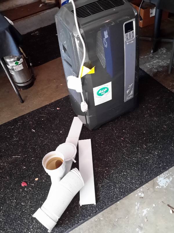 lot 59 image: DeLonghi, Free Standing Air Conditioner.
