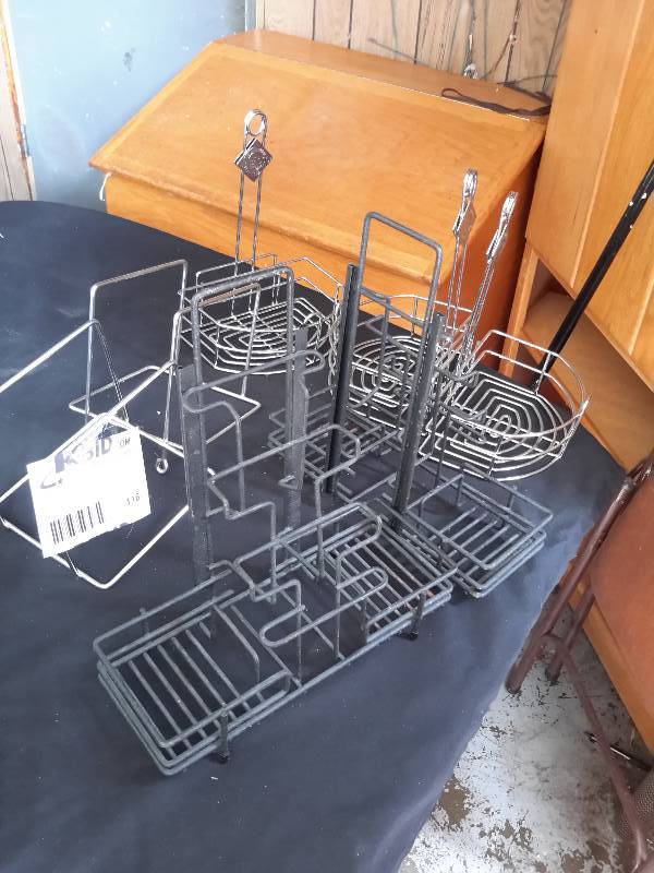 lot 118 image: Lot of misc. size wire napkin and product holders as pictured