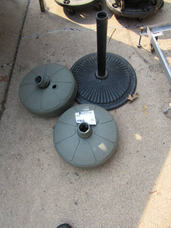 lot 78 image: umbrella stand and weights