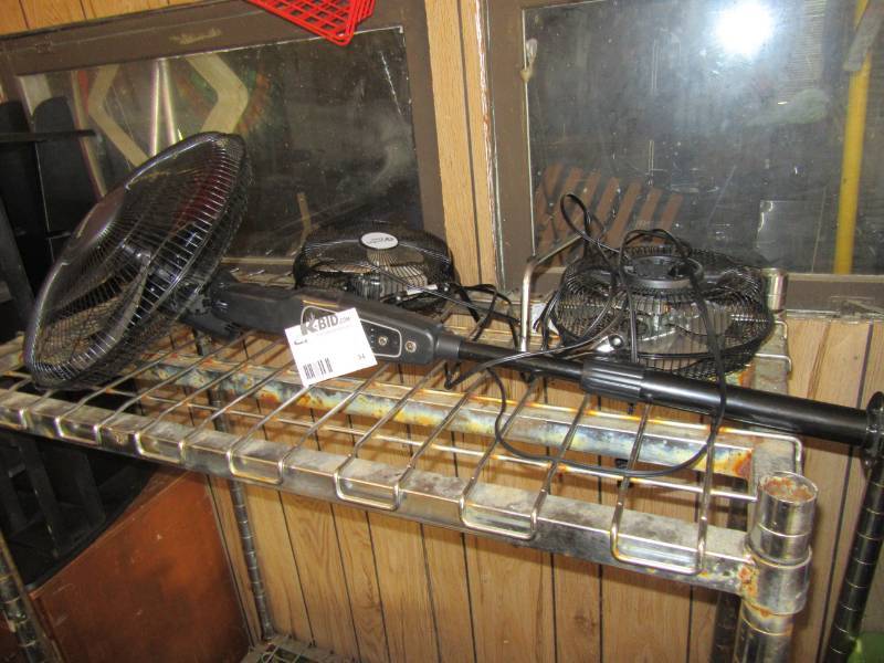 lot 34 image: 3 fans.. 2 smaller table top.. 1 large oscillating fan