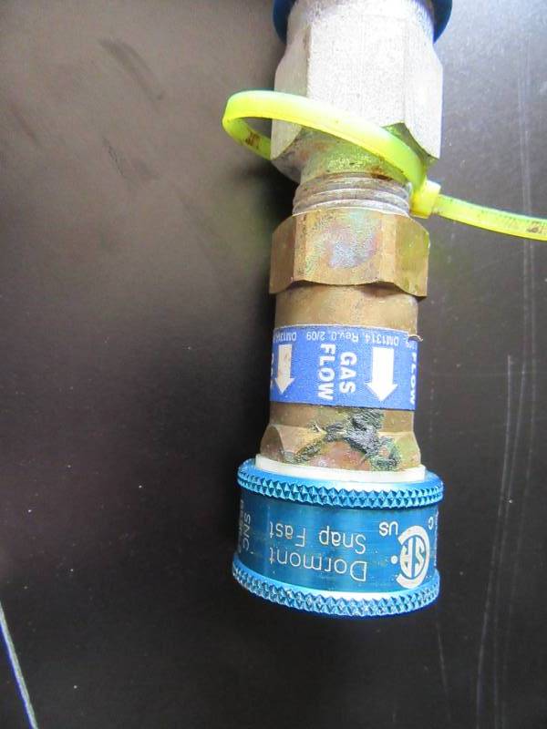 lot 64 image: 3 ft heavy gas line.. See end pieces for specs