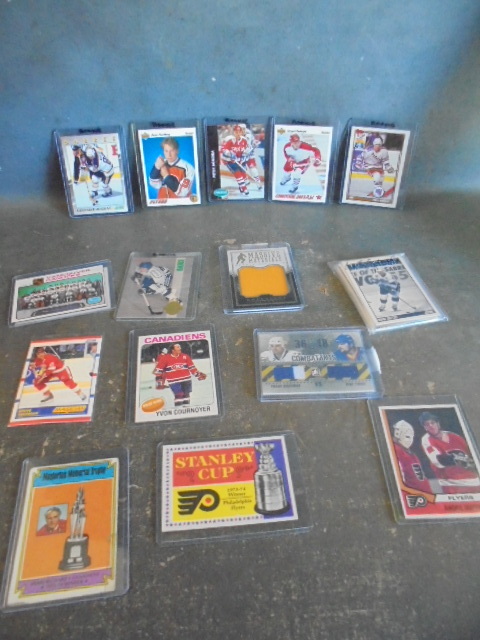 lot 6 image: Hockey Sports Cards - Many Rookies