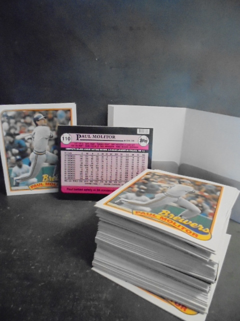 lot 40 image: 70 NewUnused Paul Molitor 1989 Topps Baseball Card Folders