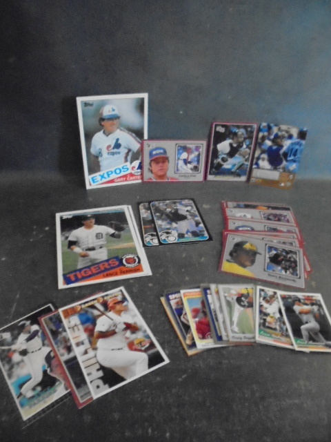 lot 44 image: MLB Star Catcher Baseball Cards - Vintage Fisk, Piazza, Carter and MORE
