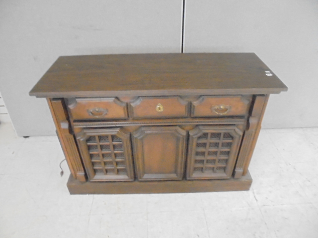 lot 64 image: Vintage Console Stereo